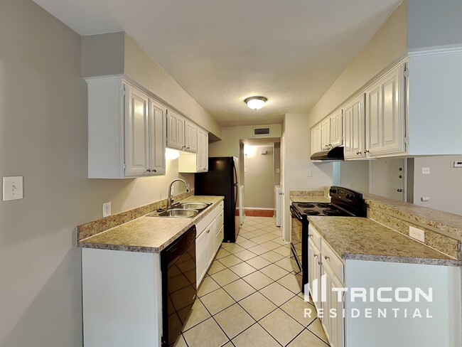 Building Photo - 2507 Arapaho Dr