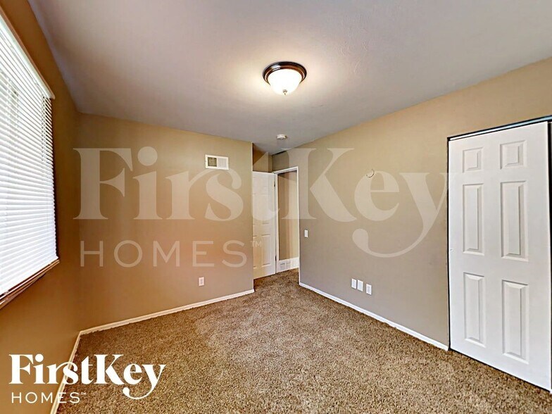 Building Photo - 2655 Farber Dr