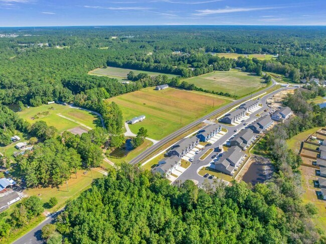 Building Photo - 121 S Grassland Rd