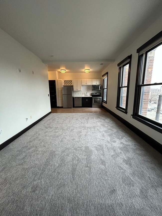 Building Photo - Adorable Studio Apartment in Downtown Omaha
