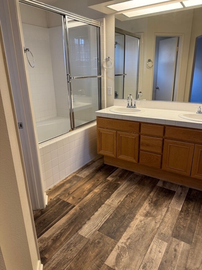 Building Photo - 3 Bedroom / 3 Bath Townhome Available Now! Chula Vista / San Miguel Ranch