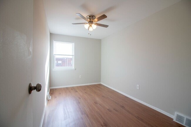 Building Photo - 9843 Frankford Ave