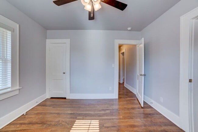 Building Photo - Classic Charm With All New Amenities 3/2 House!