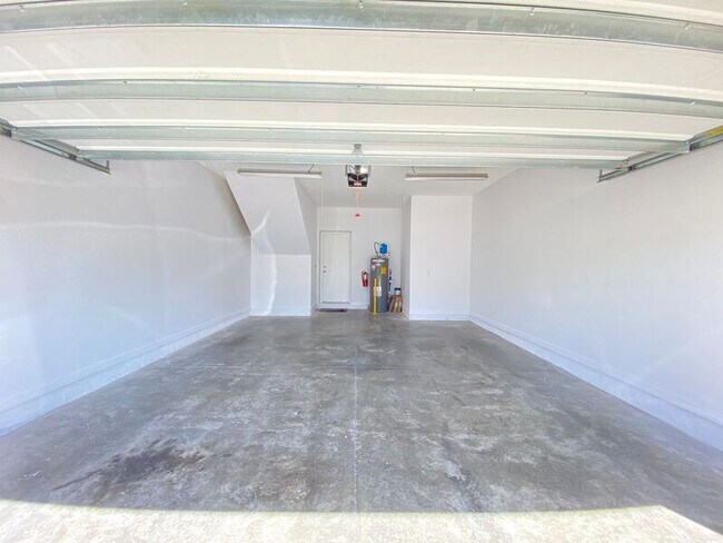 Building Photo - 6558 S Goldenrod Rd