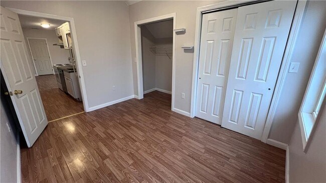 Building Photo - 10 St Mary St