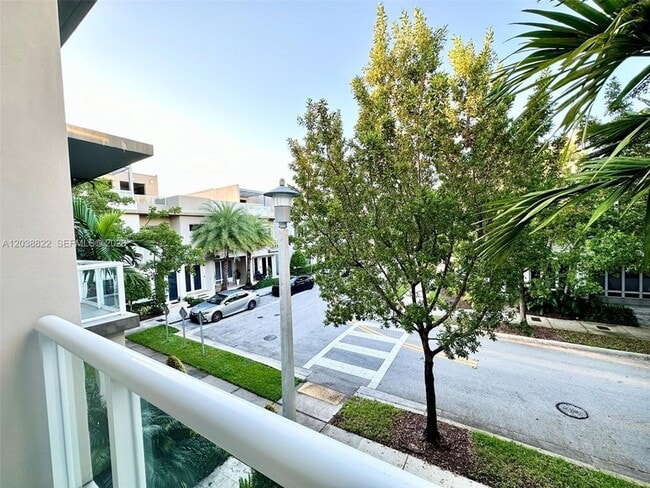 Building Photo - 10560 NW 63rd Terrace