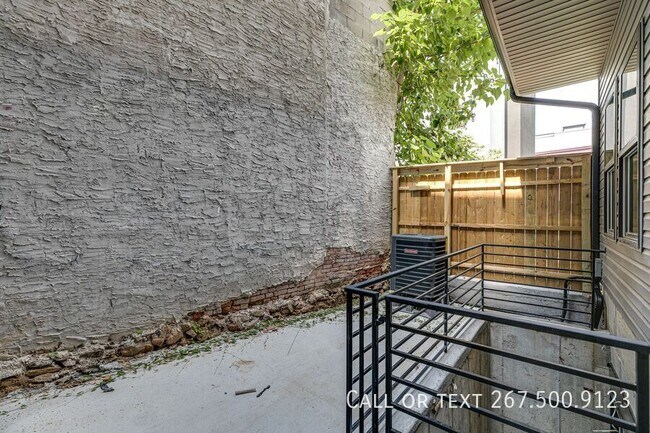 Building Photo - 930 N 2nd St