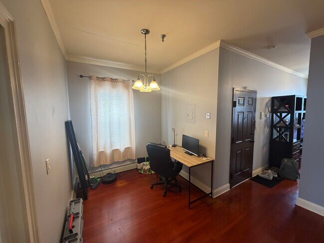 Building Photo - 433 2nd St