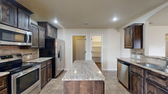 Building Photo - 2 WEEKS FREE RENT + $1,895 ONE STORY 4 BEDROOM WITH 3 FULL BATHS