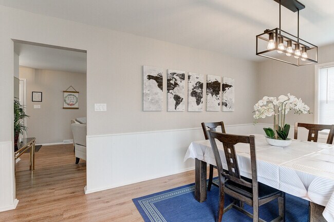 Building Photo - 2421 Saratoga Rd