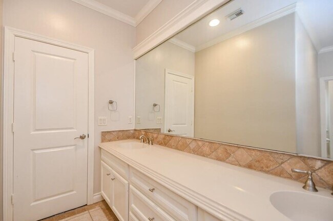 Building Photo - 7626 E Jordan Cove