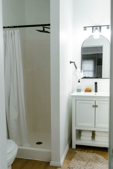 Building Photo - 711 S Phillips Ave