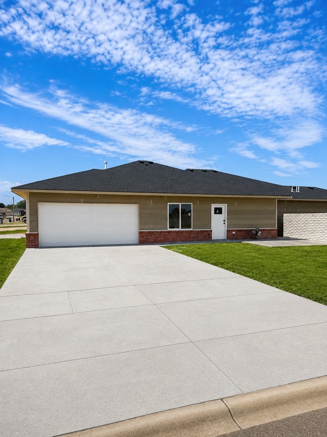 Building Photo - 448 S Longbranch Dr