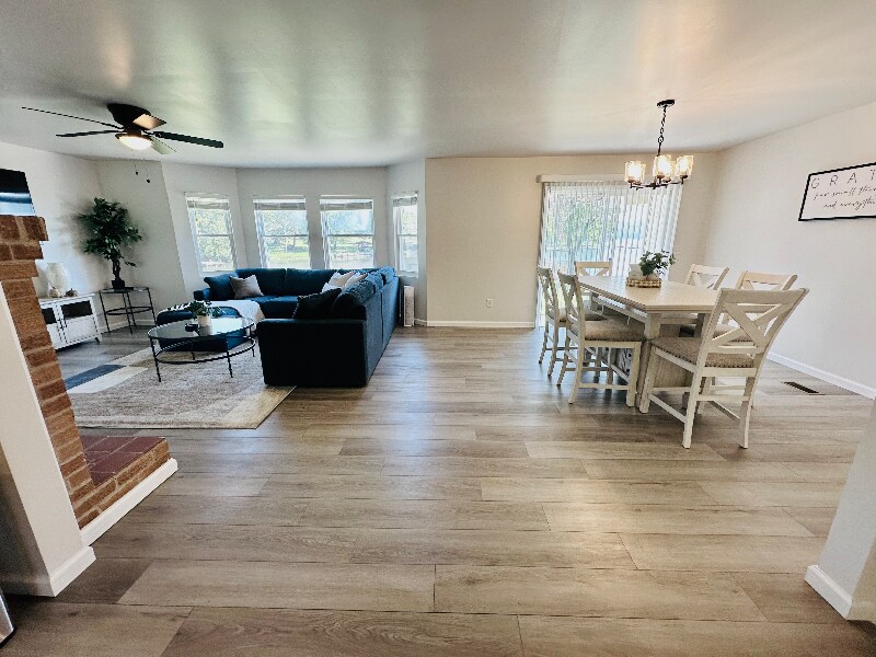 Building Photo - 2041 Linwood Cir