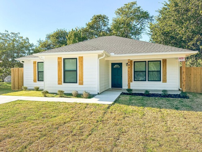 Building Photo - *NEW CONSTRUCTION* 3-Bedroom 2-Bathroom House Near Baylor!