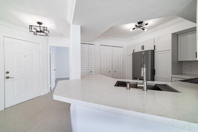 Building Photo - 815 Boynton Beach Blvd