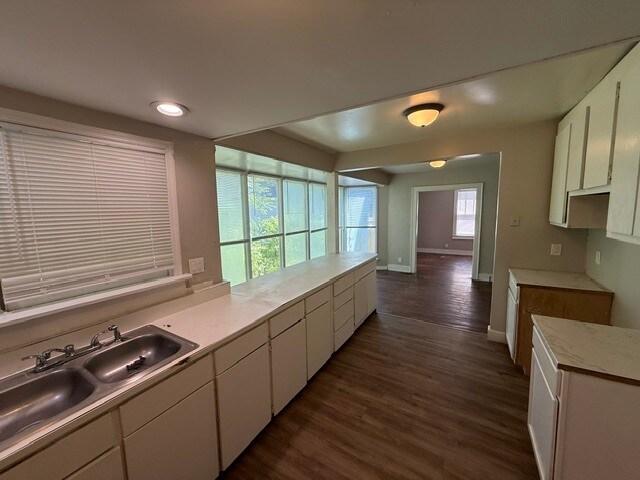 Building Photo - 4021 Gary Dr