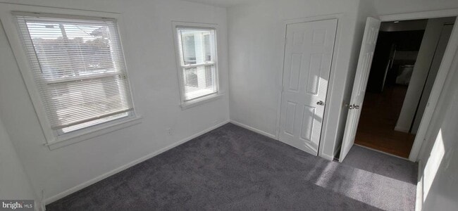 Building Photo - 107 River Rd Dr