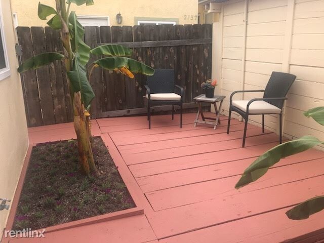 Building Photo - 2 br, 1.5 bath Apartment - 2143 Thomas Ave