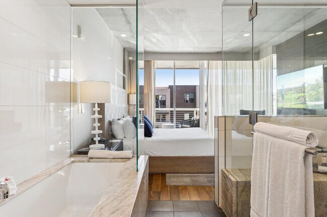 Building Photo - 5455 E Lincoln Dr