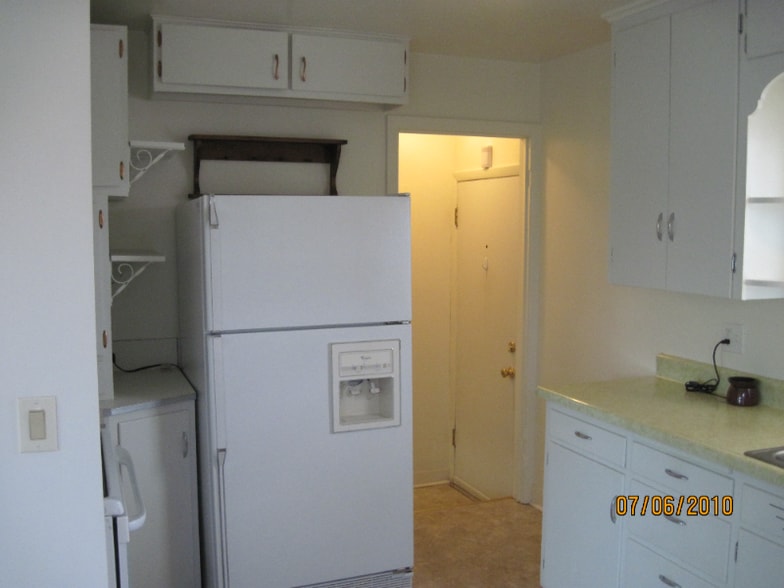 Building Photo - 1746 Alderson Ave