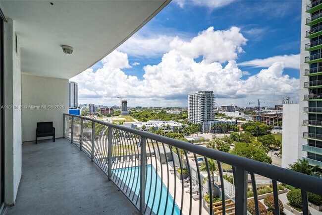 Building Photo - 1750 N Bayshore Dr