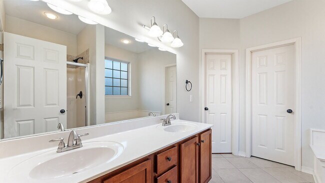 Building Photo - Charming 4-Bedroom Fayetteville Retreat with Granite Accents & Warm Fireplace!