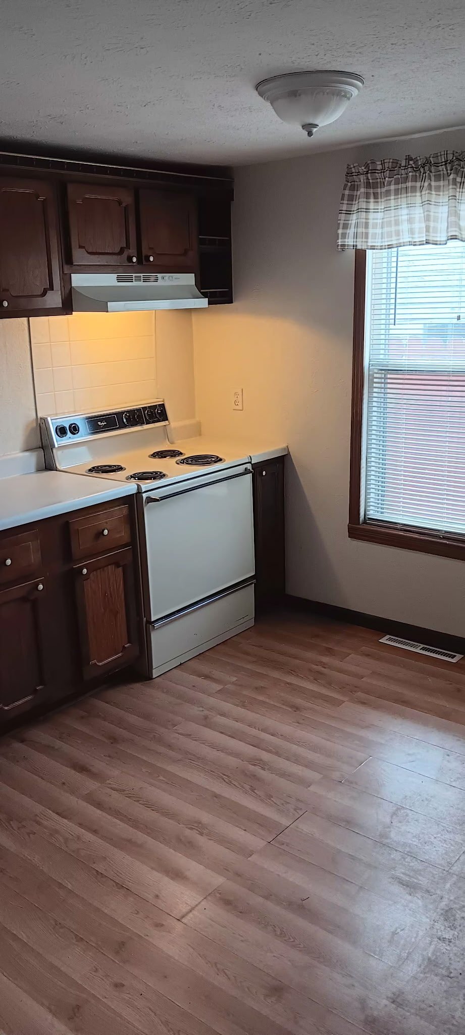 Building Photo - 710 7th St