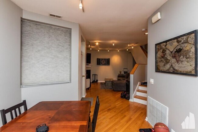Building Photo - 2 bedroom in Chicago IL 60657