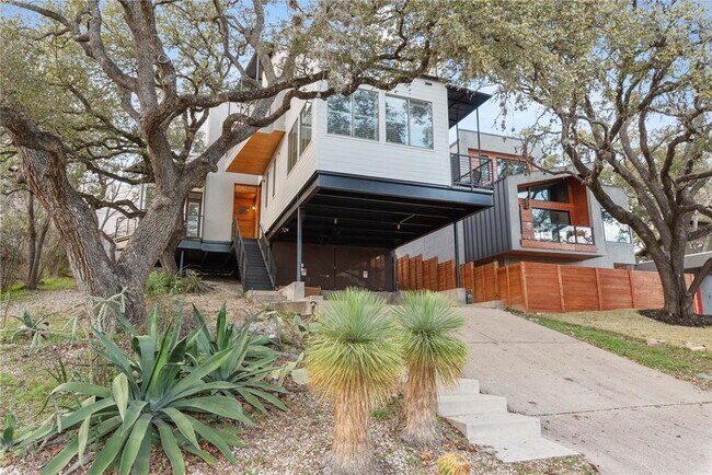 Building Photo - 2612 Carnarvon Ln