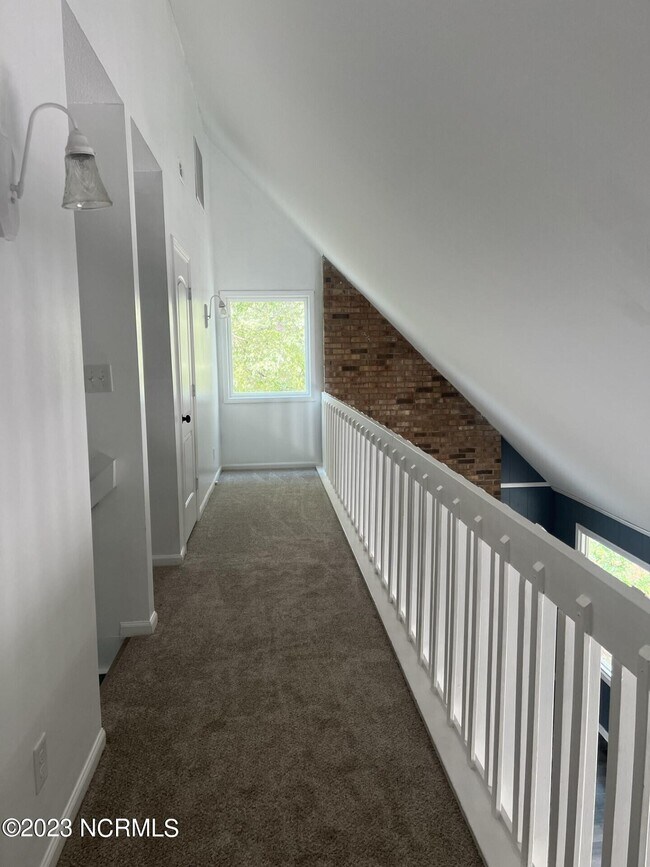 Building Photo - 108 Juniper Ct