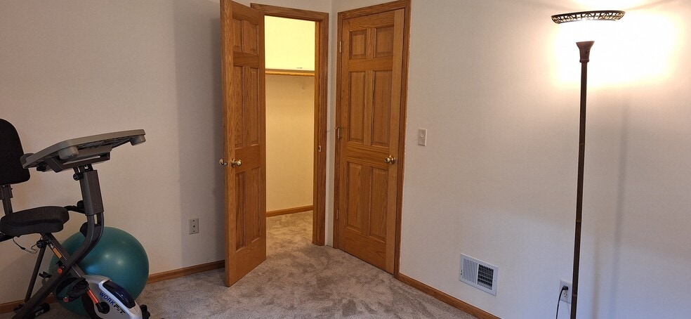Bedroom 2 Walk In Closet - 5930 Cranberry Dr