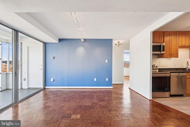 Building Photo - 1301 Delaware Ave SW