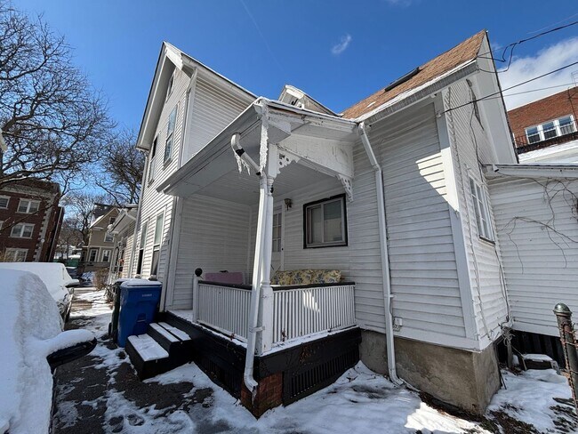 Building Photo - Single Family Home In The Park Ave Neighborhood!