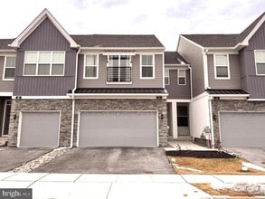 Building Photo - 24 Sassafras Ln