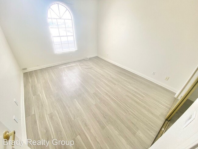 Building Photo - 2 br, 2 bath House - 2978 Juniper Hills #201