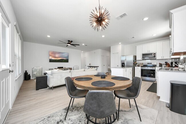 Building Photo - 3113 Paso Fino Dr