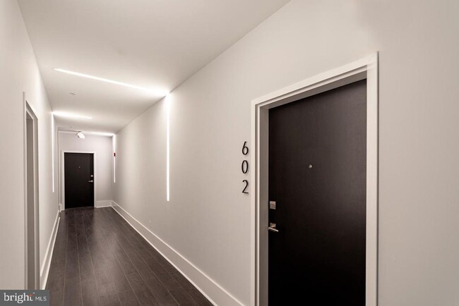 Building Photo - 412 S 13th St