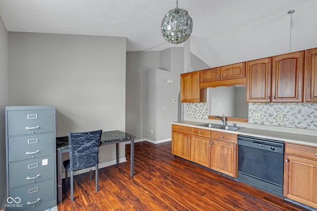 Building Photo - 6318 Pickwick Ct