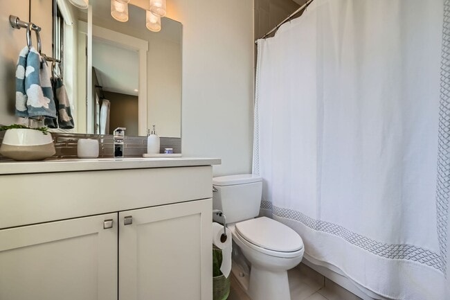 Building Photo - Refined Boulder Living - Furnished 5BDR Gem