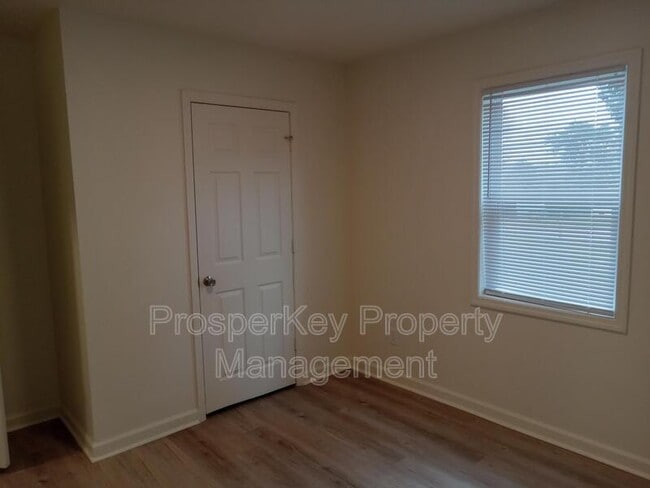 Building Photo - 11 Hidden Valley Ct