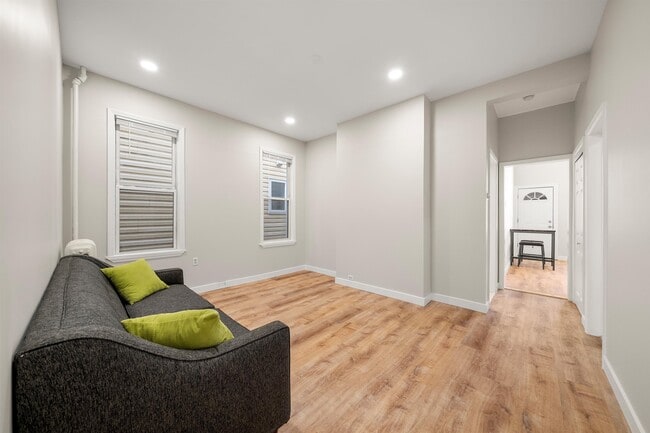 Building Photo - 215 Dodd St