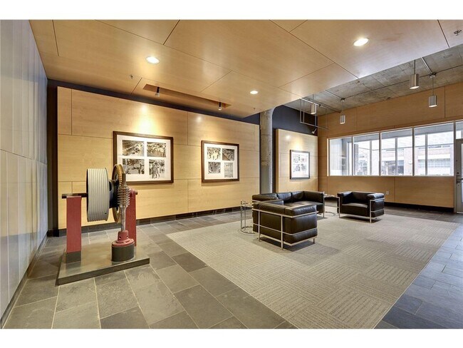 Building Photo - 525 N 3rd St