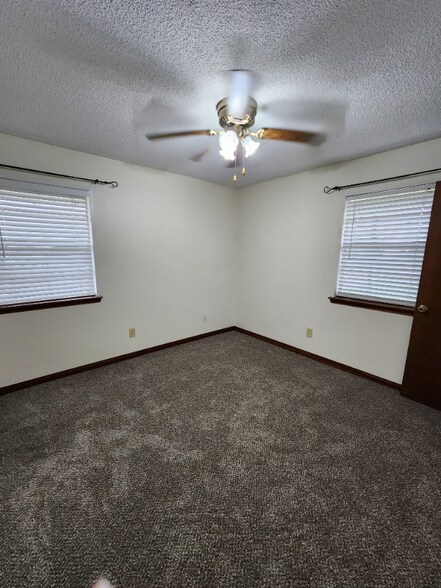 Building Photo - 4780 Pontchartrain Dr