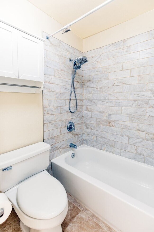 Building Photo - Charming 3 Bedroom, 2.5 Bath Condo in Ko Olina Fairways(Golf Course View)