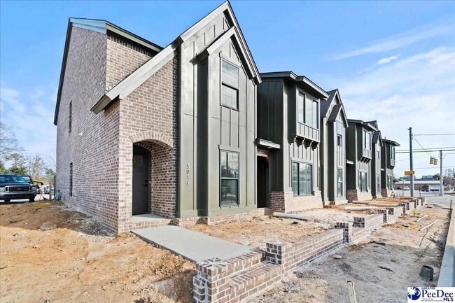 Building Photo - 501 W Cheves St