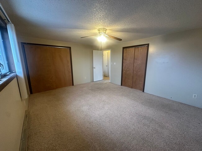 Building Photo - Two Bedroom, Two and half bathroom Townhom...