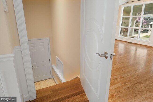 Building Photo - 5905 Lone Oak Dr