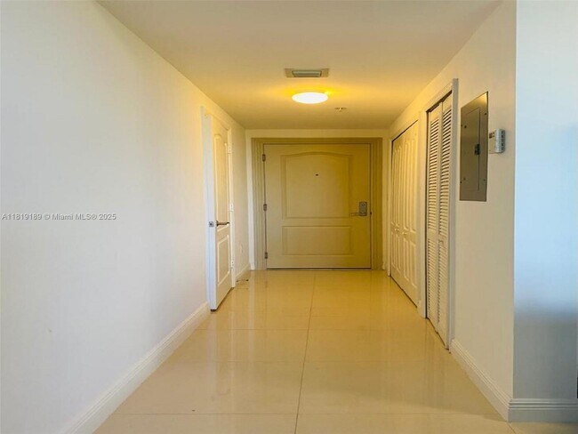 Building Photo - 2701 SW 3rd Ave
