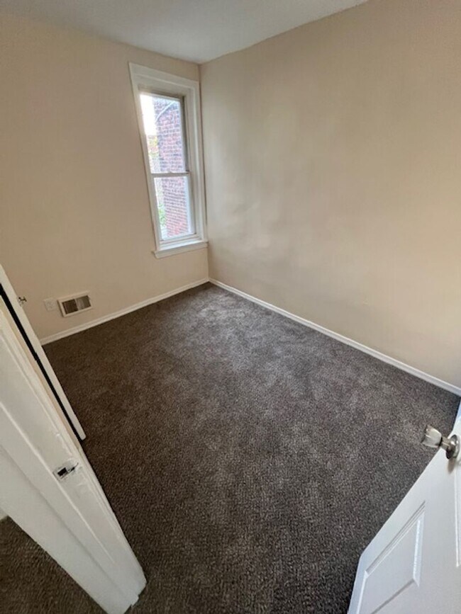 Building Photo - Remodeled Home - Harrowgate